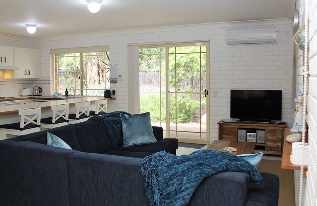 3 Melaleuca - Linen included