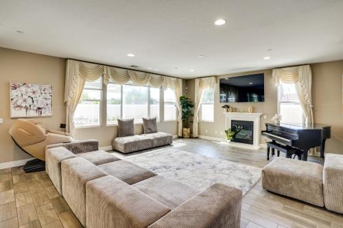 3 Mi to Disneyland Home with Hot Tub and Game Room
