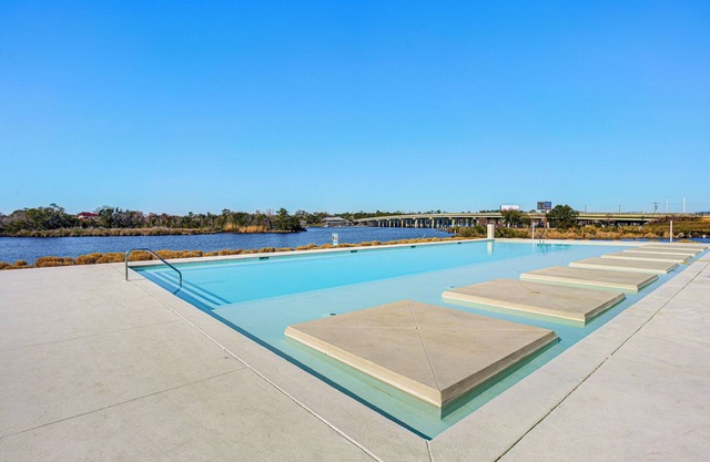 3 Mi to Gulfport Beaches: Waterfront 'Casa Pesce'