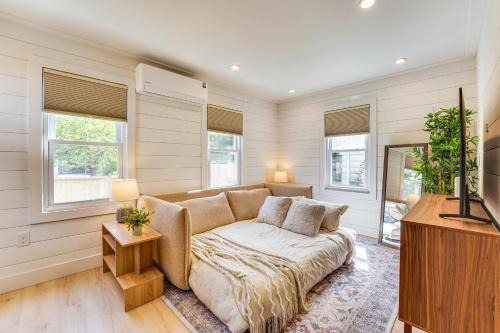 3 Mi to Michigan State Tiny Home with Deck!