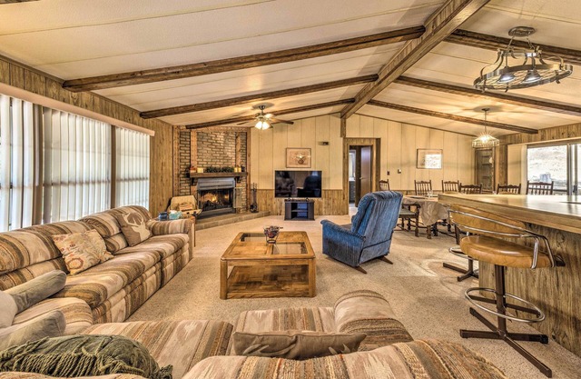 3 Mi to Ruidoso Winter Park: Home w/Fireplace!