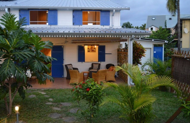 3 mins walk from the Hermitage lagoon, house for 14 people