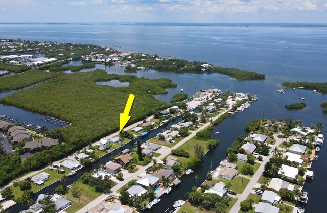 3 Minutes to Open Water! Great Fishing Retreat on Gulf-Access Canal! Over $125 Free Daily Activities