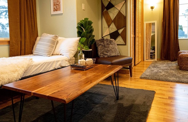 3 minutes to Tulip’s Field cozy guesthouse