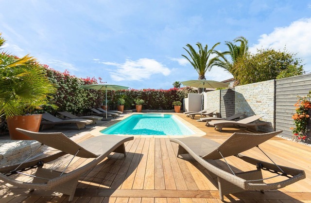 3 minutes walk to the beach of cala rossa 4 villas standing pool area