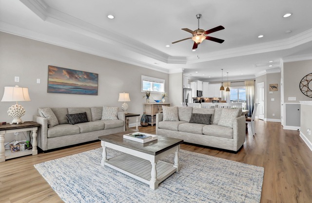 3 Night Minimum - Elevator, Hot Tub, Community Pool!