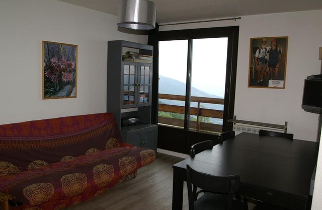 3 pièces au pied des pistes avec balcon - 2 chambres, parking, appareil à raclette - FR-1-557-5