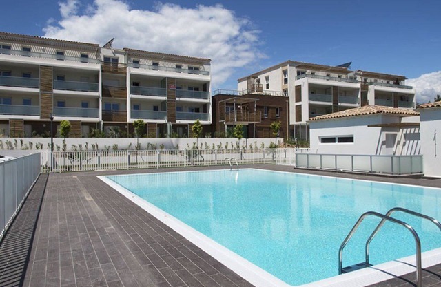 3-room apartment with pool 10 minutes from the sea