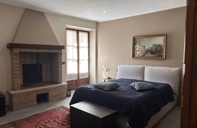 3-Room with fireplace (Dwelling 1848-Volta Mantovana)