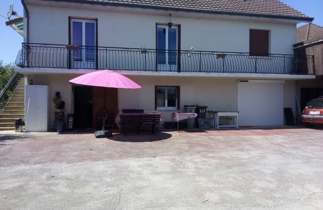 3 rooms, at the inhabitant, in house furnished with independent entrance