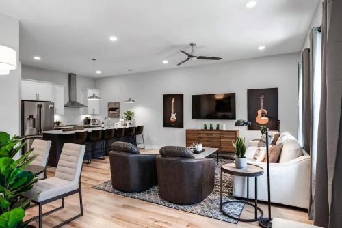 3 Side by Side Nash Homes - Close to Honky Tonks
