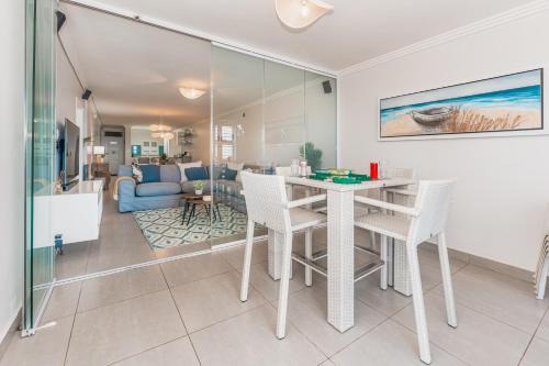 3 Skiathos- Stylish apartment with Breaker Views(no loadshedding)