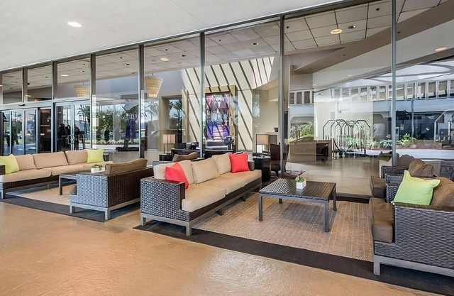 3 Spacious Two Doubles: Unwind After Exploring Los Angeles, Airport Shuttle