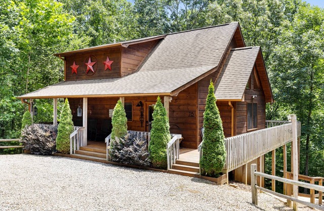3 Story Mountain Modern Retreat in Blue Ridge-Creek/Trails/FirePit