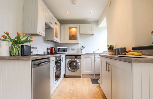 3 THE BARN, romantic, character holiday cottage in Broad Haven