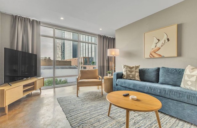 3 Units | Austin Downtown Loft w/Balcony | Modern Comfort Near Iconic Landmarks