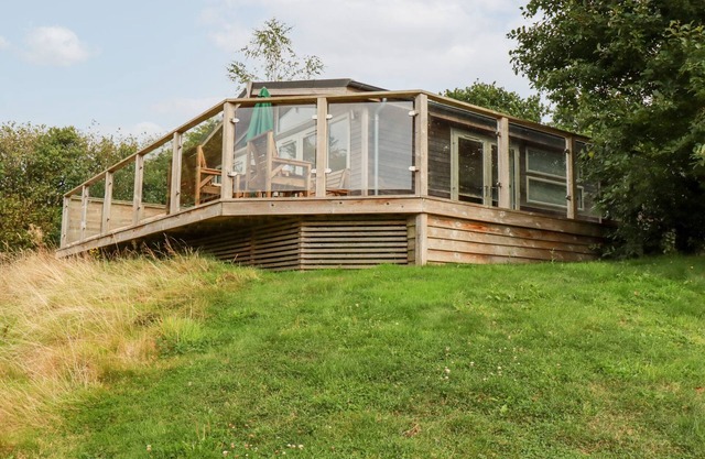 3 VALLEY VIEW, pet friendly, country holiday cottage in Lanreath
