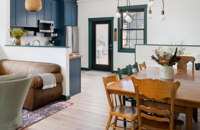 3-West: Luxe 3BR in Downtown Nashville, IN w/Rooftop Patio