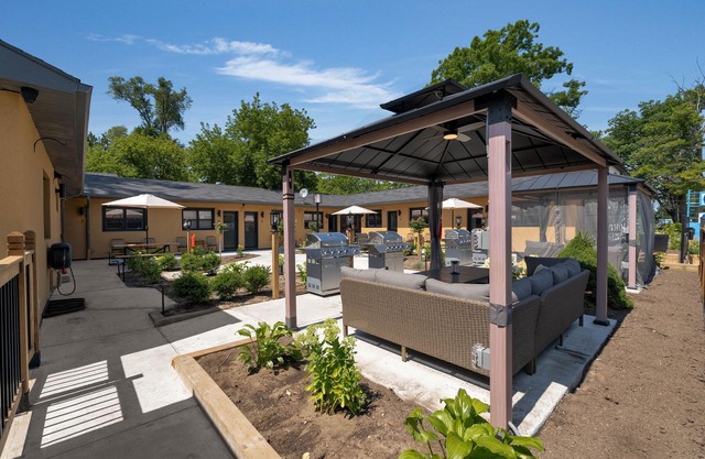 30 seconds to the beach.Family sized 2 bedroom suites