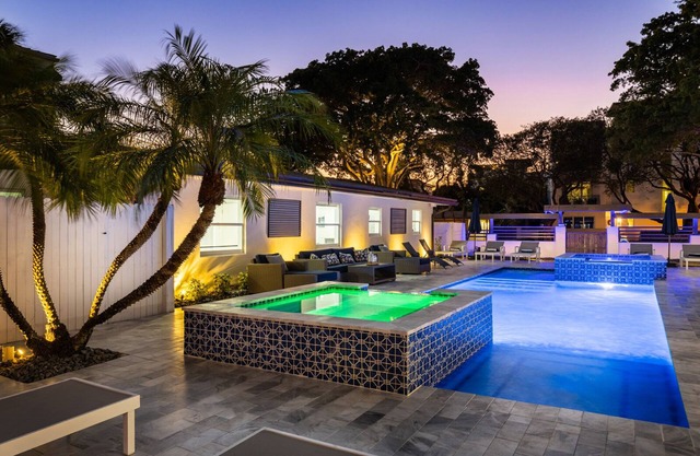 300 STEPS TO WHITE SAND BEACH /HEATED POOL /HOT TUB/MONTHLY SUMMER SPCLS - H4