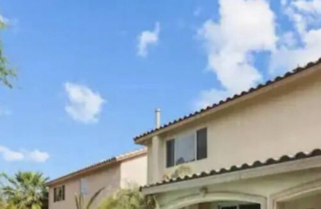 3000 SqFt House 8beds/3bath W/Heated Pool/Spa/BBQ 86"SmartTV/Games Strip/Airport