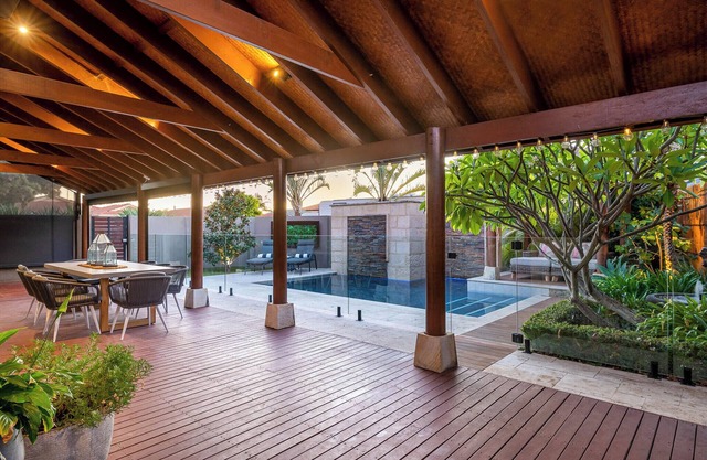 300m walk to the beach and cafes and shops