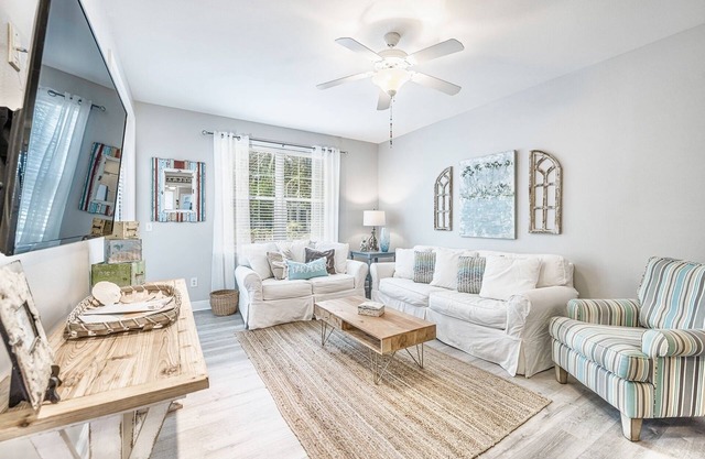 30A ☀️ Pool | Gym | Beach Chairs | Gated | Sling Streaming | Fire TV ☀️ Cart Charge Area
