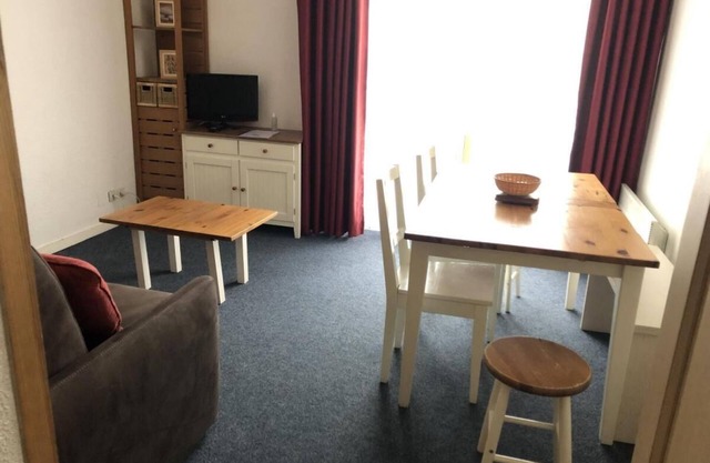 30m from ski slopes, 3rd floor, view ski slopes, balcony, tv, 29m², Gourette