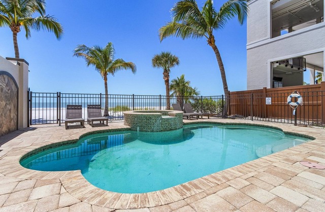 3132 Beachfront 5BR: Heated Pool, Spa, Elevator, Views