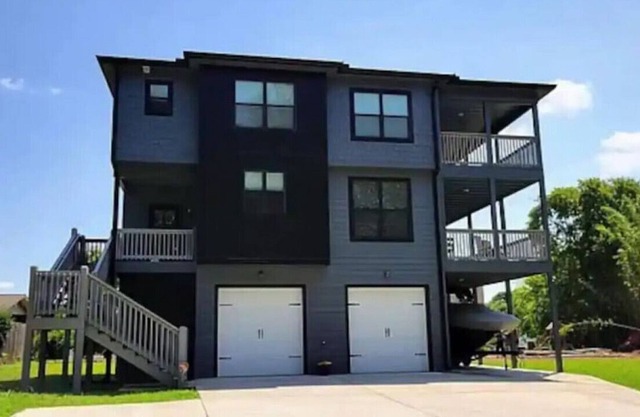 33) New Lake House! Lake access