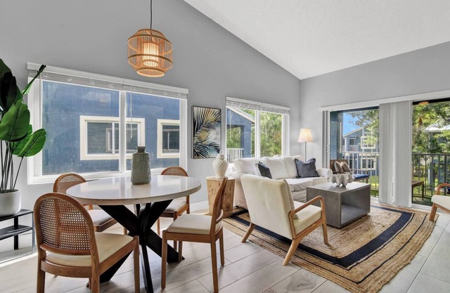 340C - Boca Retreat w/Pool, Parking, Near Evert Tennis & Shops