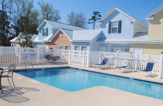 343 Sailors, Beautiful 2-bedroom cottage in Myrtle Beach, 2 Blocks to the Beach!