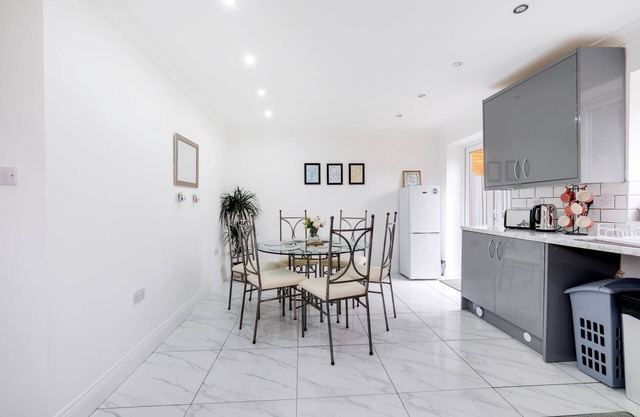 360 SL4 Smith Lane 70A - 3 Bedroom House with Parking in Windsor