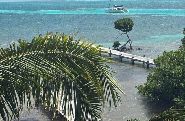 360 Suites: Seaside 6 Bedroom Retreat