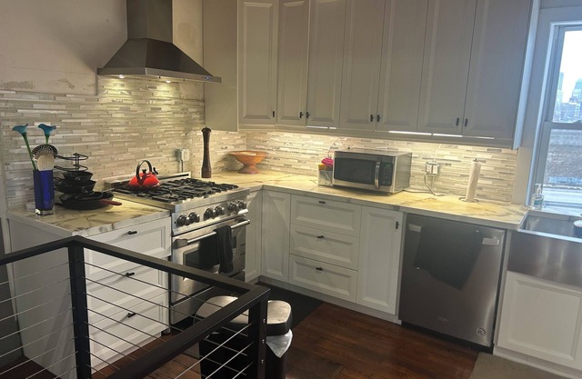 3600 sq. ft BIG FUN Spacious 5-bedroom condo in charming Indianapolis. GAMES