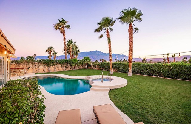 360° Mountain Views, Heated Pool & Spa, Firepit