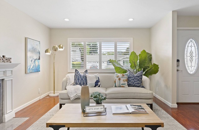 3B SFH, Comfy Beds, King RM, Yard, Fast WiFi and AC, Near Levi's