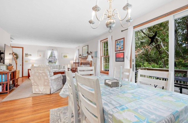3bd 2bth Dog Friendly .3 miles to Red River Beach