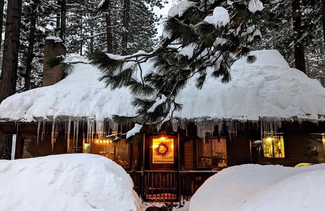 3BD Pet-Friendly Log Cabin | Fast Wifi | Hot Tub | By Lake | Ski