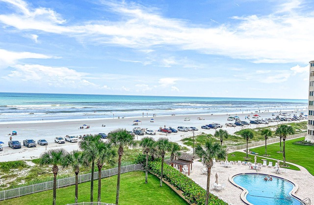3bed/3bath BOHO BEACH FRONT CONDO, PREMIUM LOCATION, walking distance to Flagler