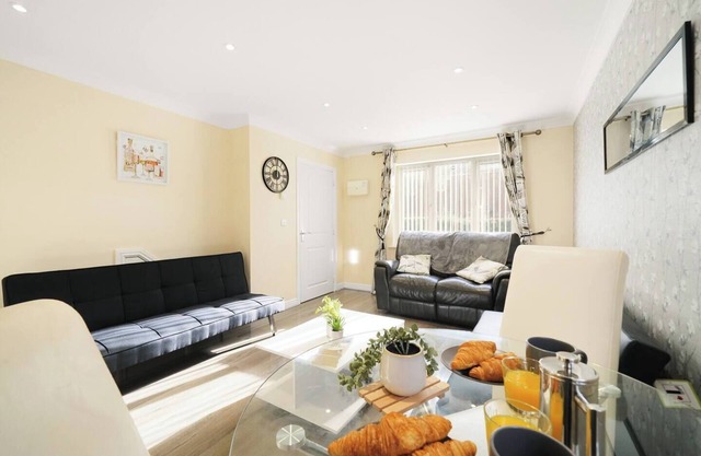 3Bedroom 5Bed 2Bath (Ensuite) | Prv-Parkin x2