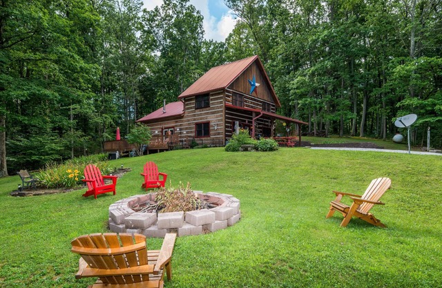 3BR, 2BA Log Cabin