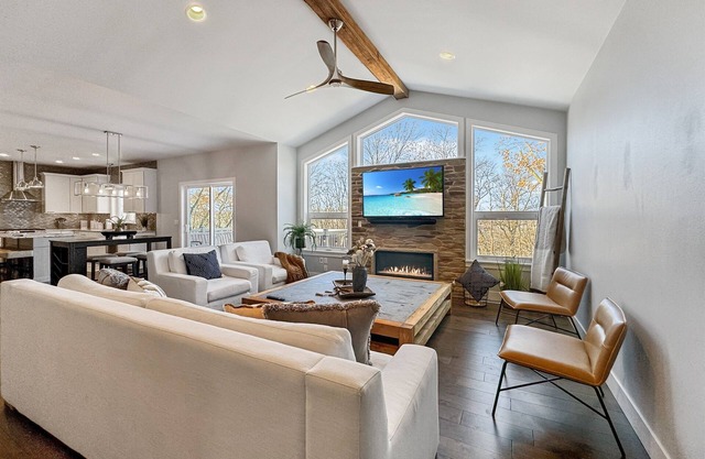 3BR/3BA Home | Dual Living Spaces