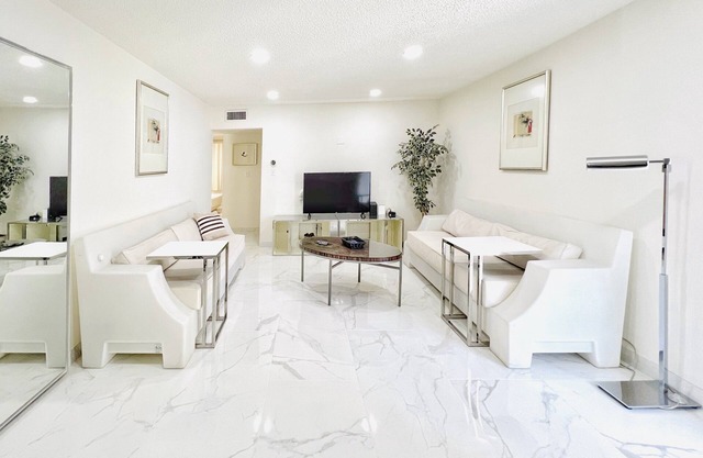 3BR,APARTMENT,Las Vegas,Strip,LVCC,convention,Sphere,SemaShow,CES,freePark,WIFI