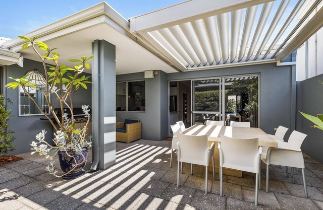 3BR Family Retreat, 7 min Walk to Beach & Cafes