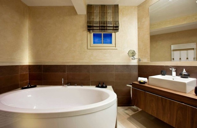 3BR Grasse Lush in greenery with a charming appeal