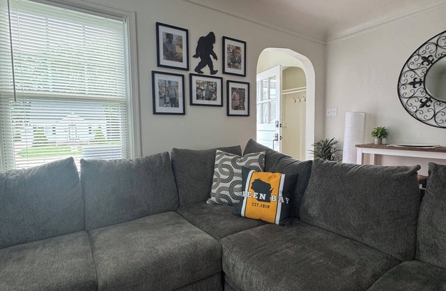3BR Home~sleeps 6~Near Lambeau~free parking