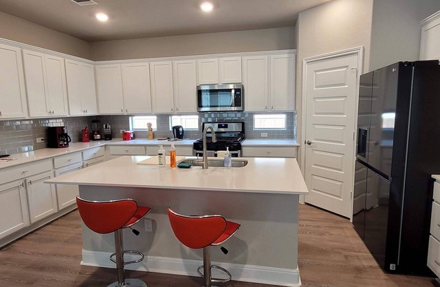3BR house by Lake Pflugerville, 5 min to waterpark & 30 min to downtown Austin