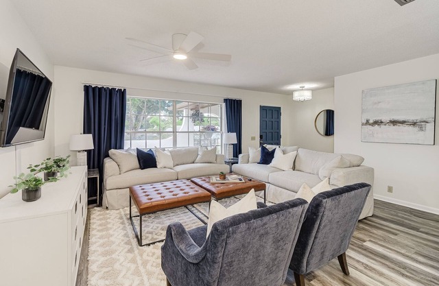 3br Modern home w/hot tub>5min from LEGOLAND