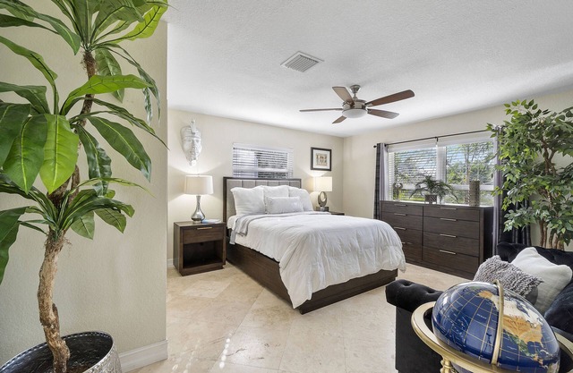 3BR PRIVATE HOME w/HOT TUB, HEATED POOL, DOCK & OCEAN ACCESS